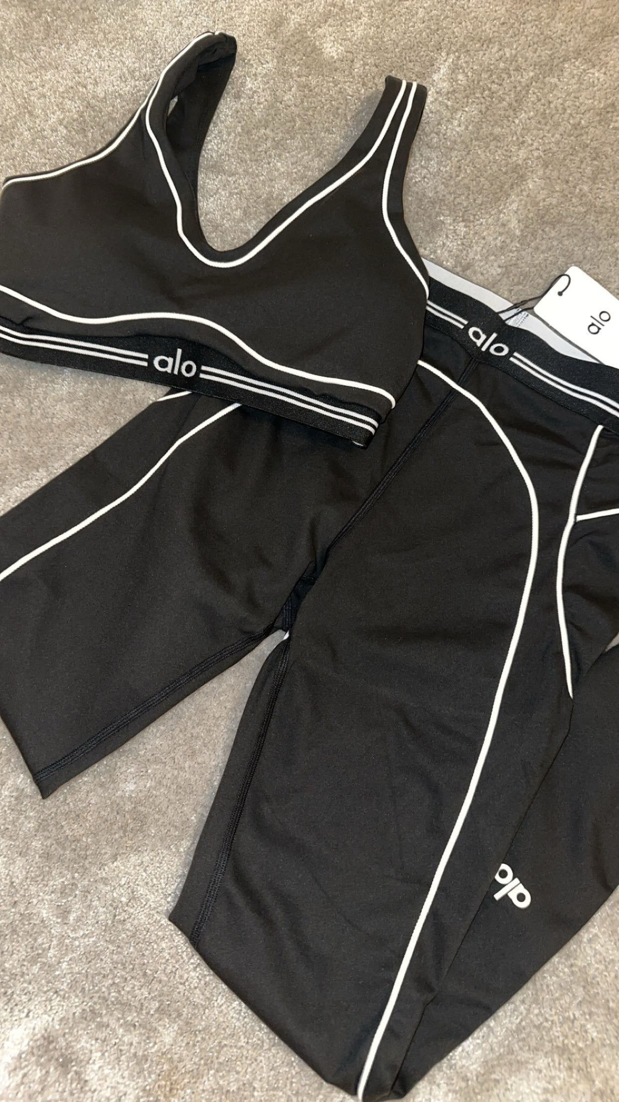 Women’s crop top leggings gym set