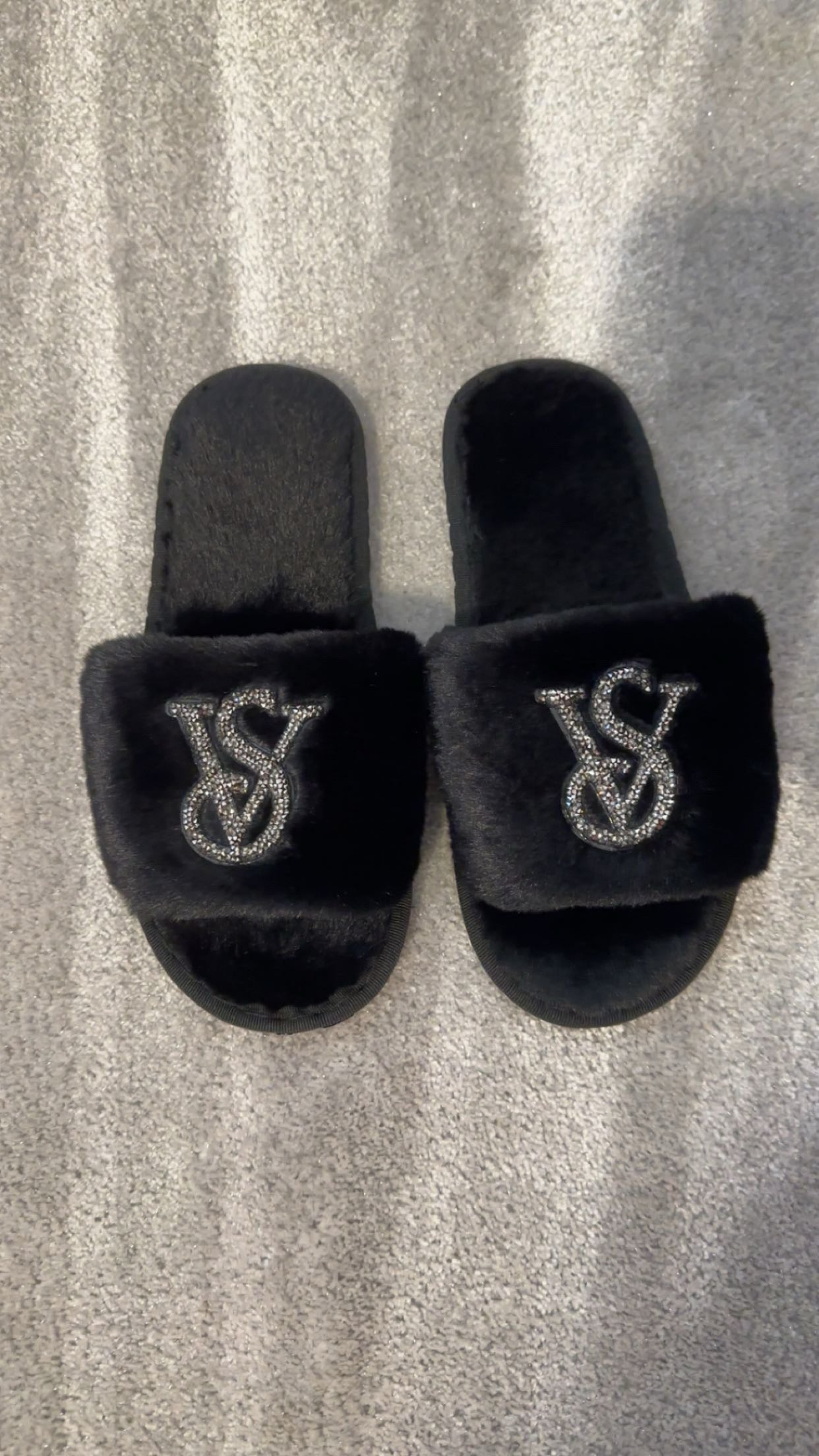PRE ORDER VS fluffy slippers