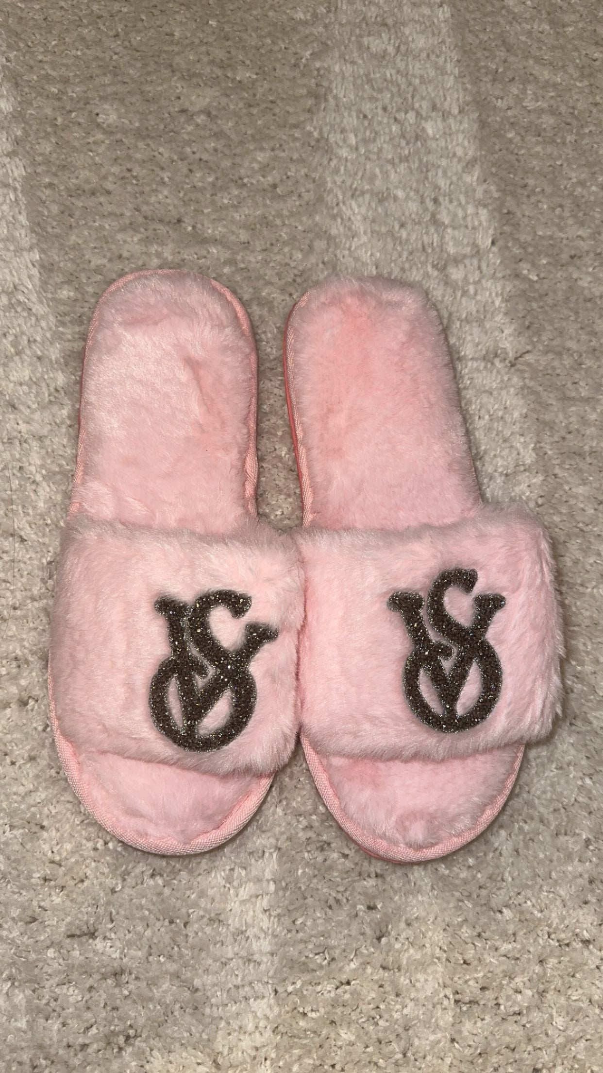 PRE ORDER VS fluffy slippers