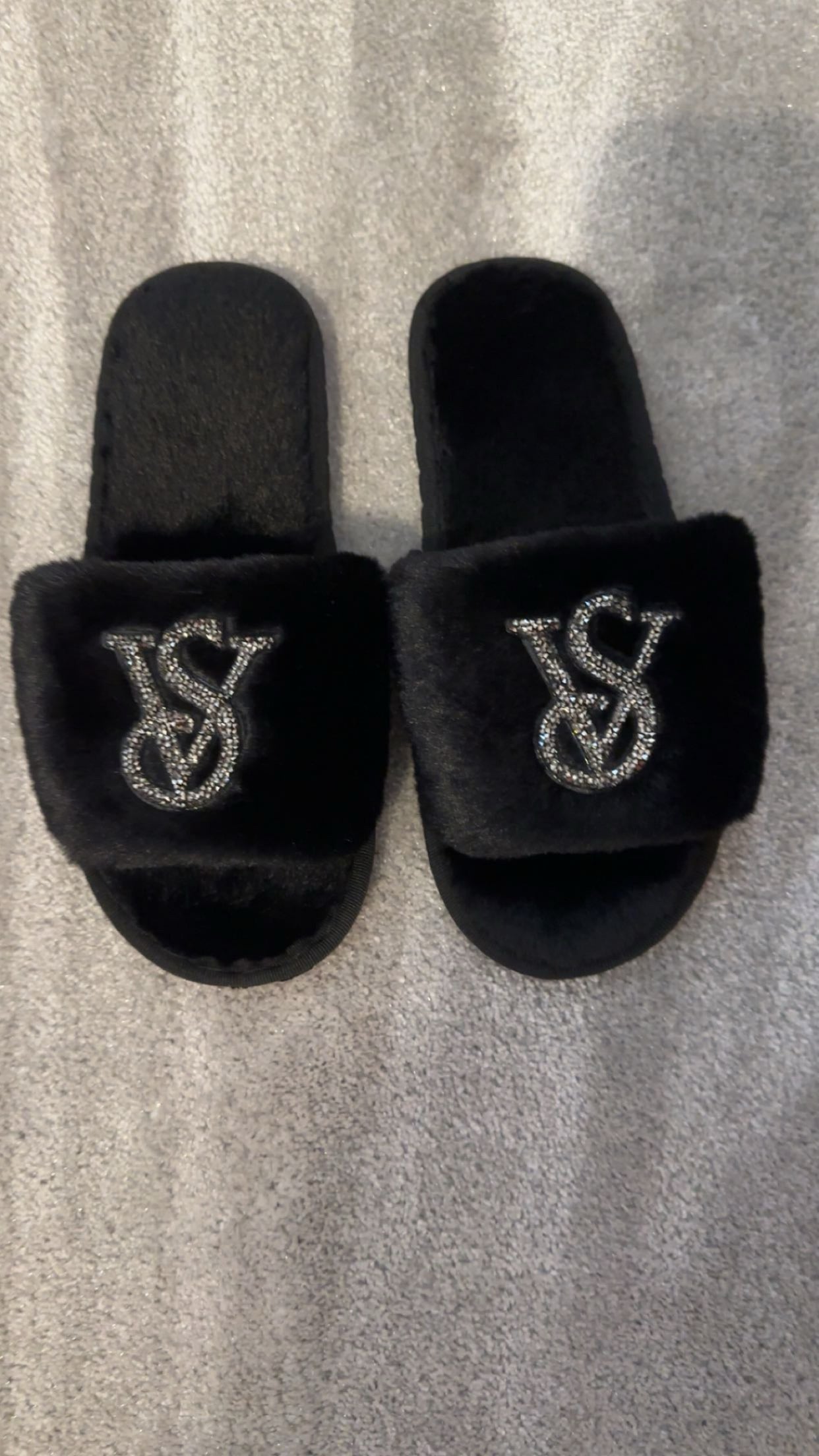 PRE ORDER VS fluffy slippers